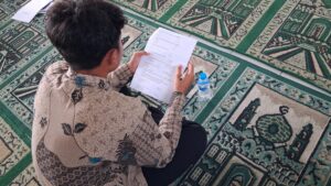 siswa belajar sebelum Munaqosyah
